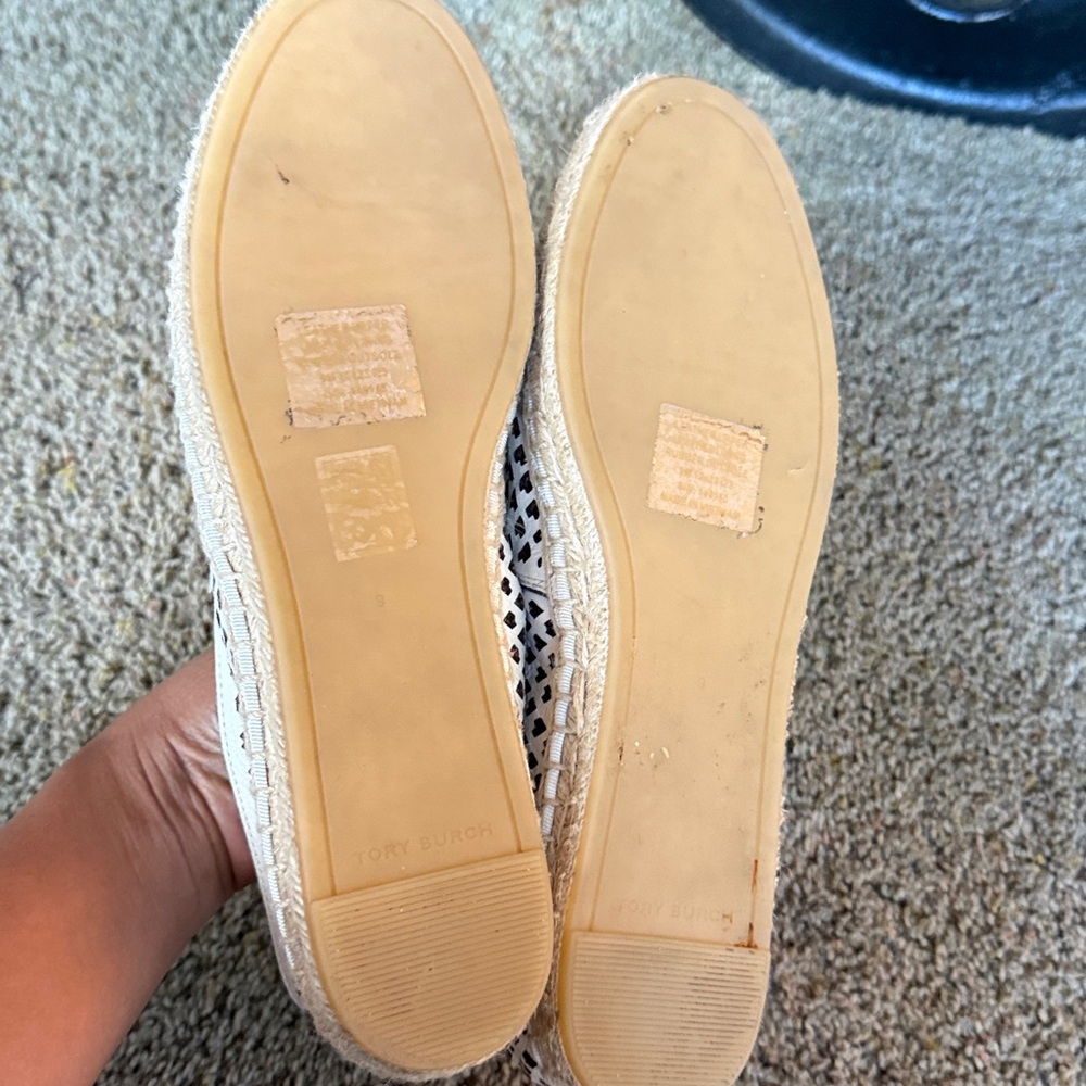 Tory Burch  Channing off-white cream, leather flat wide shoe sz 9 - Picture 7 of 8